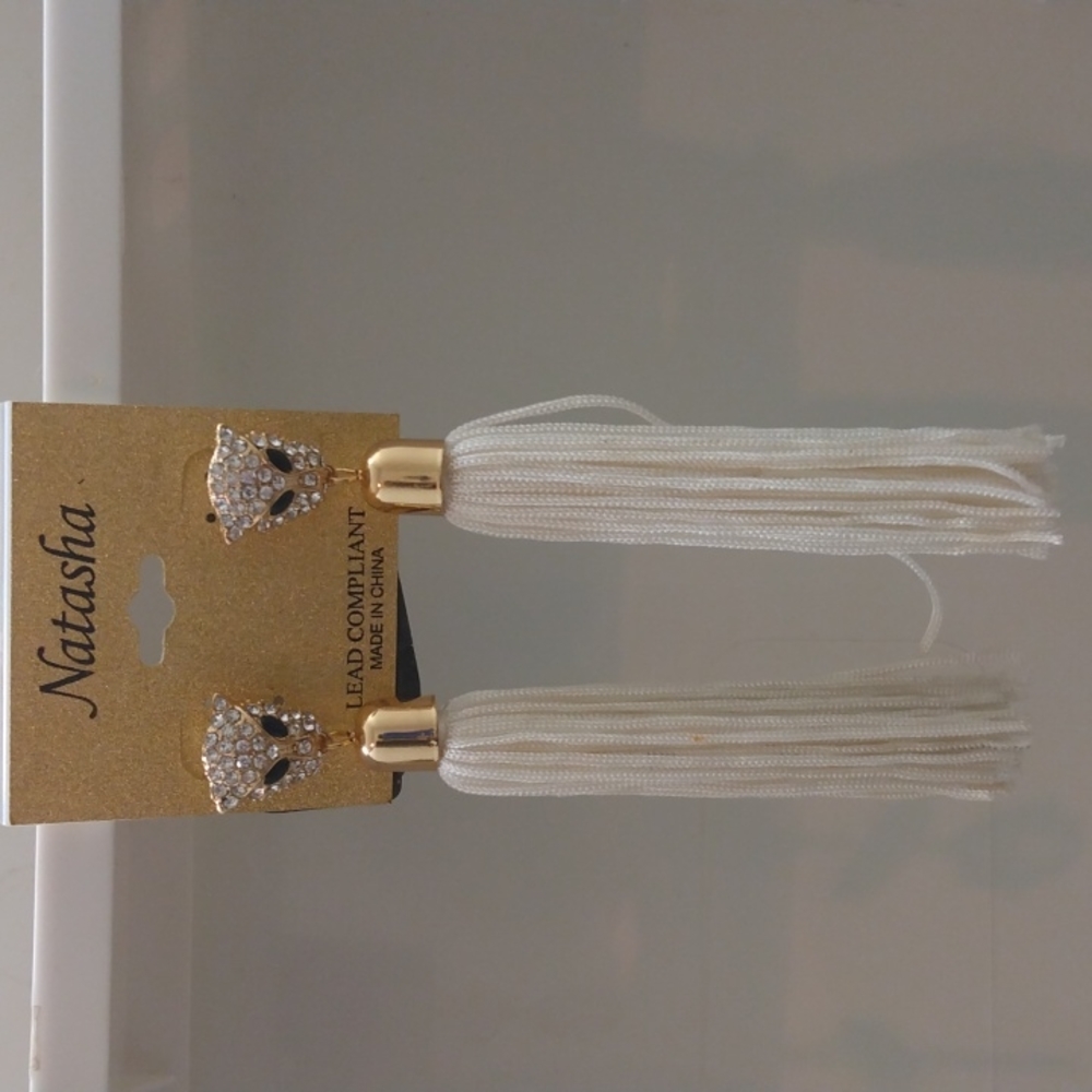 Loin Earrings with white thread